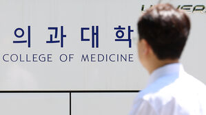 전공의 대표 "'국시 거부' 의대생 존중…나도 안 돌아간다"