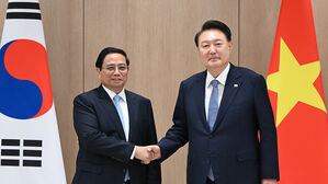 윤 대통령, 베트남 총리 접견&hellip;에너지&middot;핵심광물&middot;방산 협력 논의