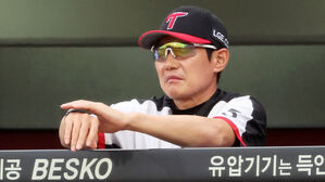염경엽 LG 감독 "전반기 팀 최우수선수, 손주영과 유영찬"