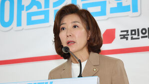 나경원, '김 여사 문자' 원&middot;한 공방에 "패배 브라더스 진풍경"