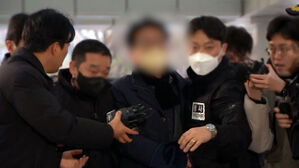 이재명 습격범 징역 15년 선고&hellip;공범은 집행유예