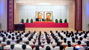 김정은, '김일성 30주기' 금수산태양궁전 참배