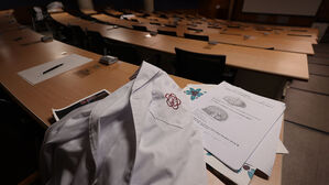 의대생들 내년 2월 말까지 유급 안 시킨다…수업일수 감축도 허용