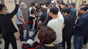 '숙식 지원 종료'에 아리셀 유족-공무원 충돌&hellip;공무원 4명 다쳐