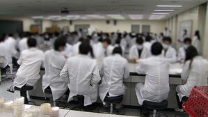 "돌아오면 유급 없다"…의대생에 유화책 제시