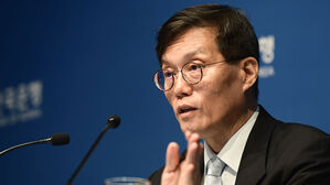 한은 총재 "차선 바꾸고 방향 전환할 준비&hellip;시장 기대는 과도"