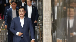 민주, 노란봉투법&middot;감사원법&middot;가맹사업법 등 7개 법안 당론 채택