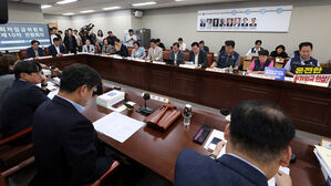 최저임금 1만 원 넘었다&hellip;내년 1만 30원으로 1.7% 인상
