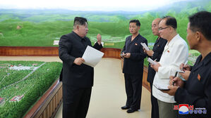 김정은 "극심한 직무태만" 처벌 지시&hellip;삼지연 건설사업 간부 질책 왜?