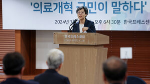 서울대병원 교수들, 전공의 사직 디데이 '복지장관에 의견' 회견