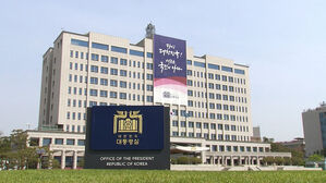 대통령실 "의료개혁 입장 불변"…의대 증원 계획 유지 재확인