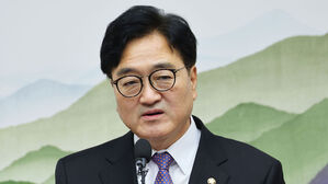 우원식 의장 "방송법 입법&middot;공영방송 이사 선임 각각 중단해달라"