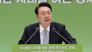 윤 대통령 "전북, 신 서해안시대 경제 전진기지로 도약 지원"