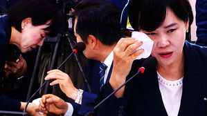[영상] 얼굴 퉁퉁 부은 전현희 "누군가 제 오른쪽 뺨을"&hellip;"사람이 다쳤는데!" "그때 다친 거 아니래도!" 아수라장