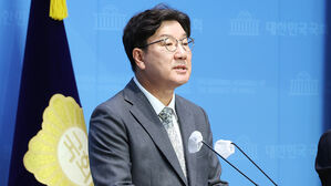 권성동 "김규현이 접촉한 민주당 의원은 '장경태'&hellip;제보 공작"