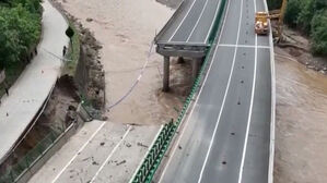 중국 고속도로 교량 붕괴&hellip;12명 사망 &middot; 31명 실종