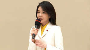 김 여사 "최 목사가 준 화장품, 미국 할인매장서 샀다고 인식"