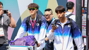 '결전 임박' 수영 김우민&middot;황선우&middot;배드민턴 안세영 선수촌 입촌