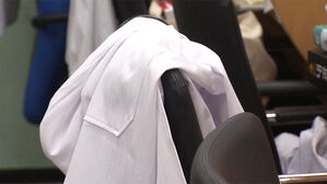 [단독] 의대생 학부모 조사 "예과생 절반이상 수능 다시 본다"