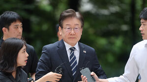 '법카 의혹' 이재명, "8&middot;18 전대 이후 출석" 검찰 의견서 제출