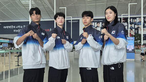 태권도 대표팀, 굳은 결의로 출국&hellip;"자존심 지키겠다"