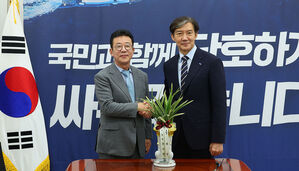 윤 대통령, 조국에 대표 취임 축하 난&hellip;조국, 이번에는?