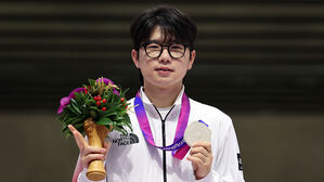 항저우 사격 첫 메달 책임졌던 박하준&hellip;'파리에서도 부탁해'
