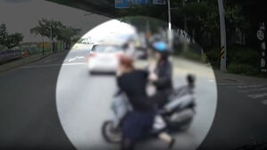 [영상] 오토바이 사고 후 도망치려던 10대&hellip;경찰관까지 폭행