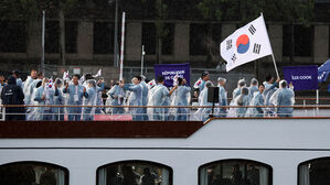 [단독] 파리올림픽 개회식 원고에는 '대한민국', 입에서는 '북한'