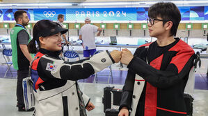 한국 첫 메달 눈앞에&hellip;사격 박하준-금지현, 금메달 결정전 진출