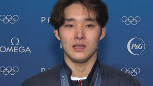 [올림픽] "타들어가는 느낌&hellip;라스트 꾹 참았다" 인터뷰 중 울컥한 김우민 (수영 남자 400m 자유형)