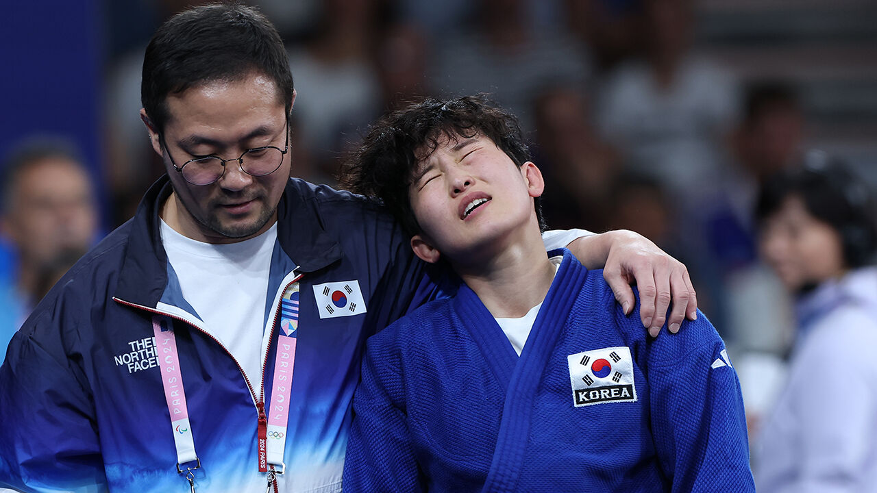파리올림픽 유도 여자 52kg급 32강전에서 한판패해 아쉬워하는 유도 정예린 