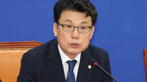 '한동훈 외모 품평' 논란에 진성준 "사과" 조국 "뭐가 틀렸나"