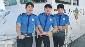 외근 나왔다가 심폐소생술로 쓰러진 시민 구한 울진해경 형사들. (사진=울진해양경찰서 제공)