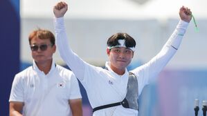 [올림픽] "1세트도 엑스텐, 막판도 엑스텐!"&hellip;'컨디션 최고' 이우석 16강 진출 (양궁 남자 개인 32강)