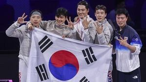 [올림픽] "3연속 금메달!" 끝까지 주도권 꽉 쥔 '어펜저스'&hellip;꿈에 그리던 순간 (펜싱 남자 사브르 단체 결승)