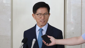 김문수 "'반노동'이 뭔지 묻고 싶어&hellip;근로기준법 확대 필요"