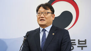 윤 대통령, 경사노위 위원장 권기섭 &middot; 산업1차관 박성택 내정