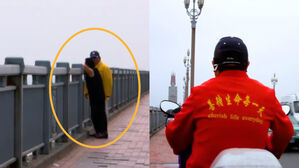 20년 넘게 매일 대교 순찰하며 투신하려는 469명 생명 구한 中 남성(사진=SCMP 홈페이지 캡처, 다큐멘터리 '난징의 천사' 속 장면 캡처)