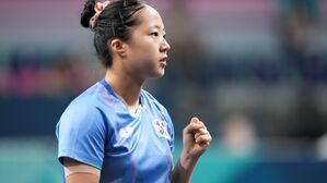 [올림픽] "첫 단추 잘 꿰었습니다"&hellip;신유빈, 1세트 승리 (탁구 여자 단식 동메달 결정전)