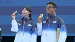 [올림픽] 앵발리드 울리는 애국가&hellip;금메달 시상식 (양궁 혼성 단체 시상식)