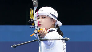 [올림픽] "텐으로 마무리"&hellip;맏언니 전훈영, 준결승 진출 (양궁 여자 개인 8강)