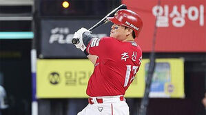 '42세 21일' 추신수, KBO리그 최고령 홈런 경신
