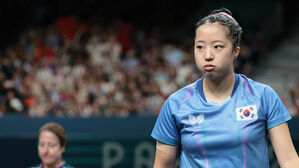 [올림픽] '아빠 미소' 부르는 신유빈의 멋진 도전&hellip;마지막까지 의젓했던 '삐약이' (탁구 여자 단식 동메달 결정전)