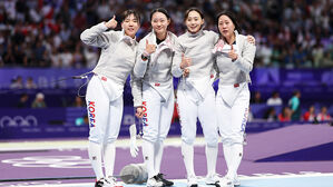 [올림픽] "대한민국, 세계 최강 꺾고 결승 갑니다!"&hellip;여자 사브르 선수들, 얼싸안고 오열 (펜싱 여자 사브르 단체 준결승전)
