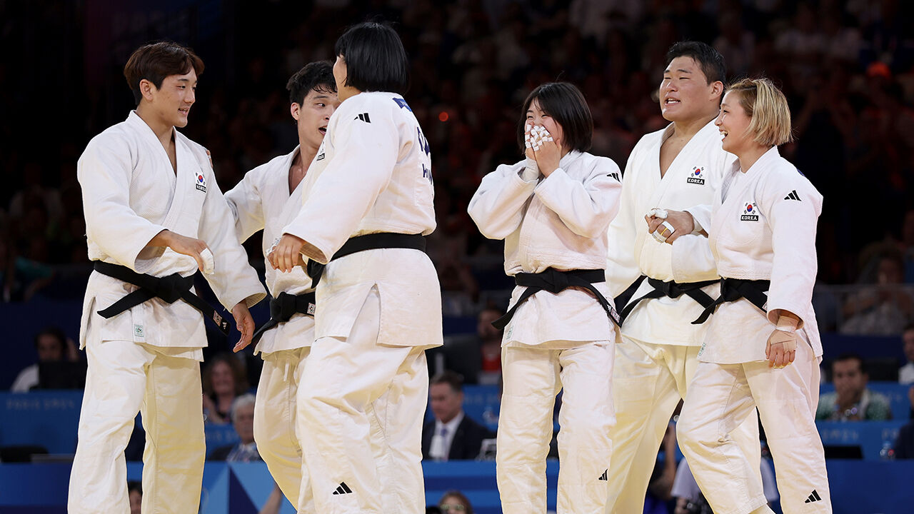 기뻐하는 유도 혼성 단체전 동메달 확정 후 기뻐하는 한국 선수들 (사진=게티이미지코리아)
