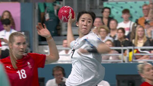 [올림픽] 비장하게 시작한 전반전&hellip;덴마크와 엎치락뒤치락 겨룬 순간 (핸드볼 여자 A조 예선 최종전)