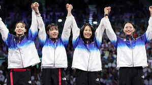 펜싱 여자 사브르, 사상 첫 은메달&hellip;얼싸안고 눈물