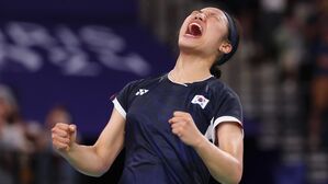 [올림픽] '다시 역전승' 안세영 "첫판 지면 정신 번쩍&hellip;날 몰아붙이는 힘"