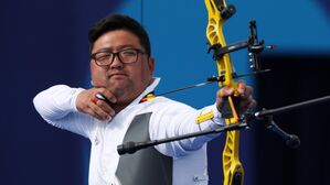 [올림픽] 양궁 3관왕 노리는 김우진, 개인전 8강행&hellip;이우석도 순항